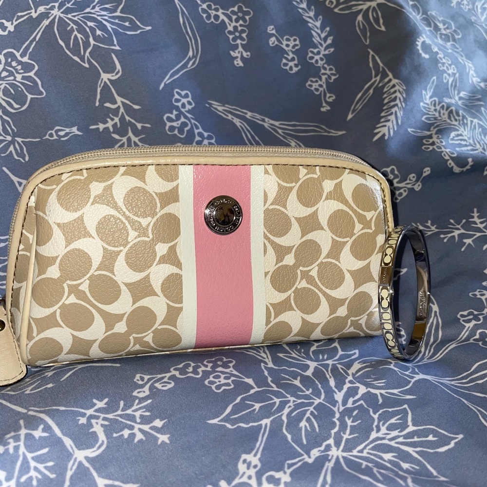 ⭐️SOLD⭐️Coach Pouch and Bracelet